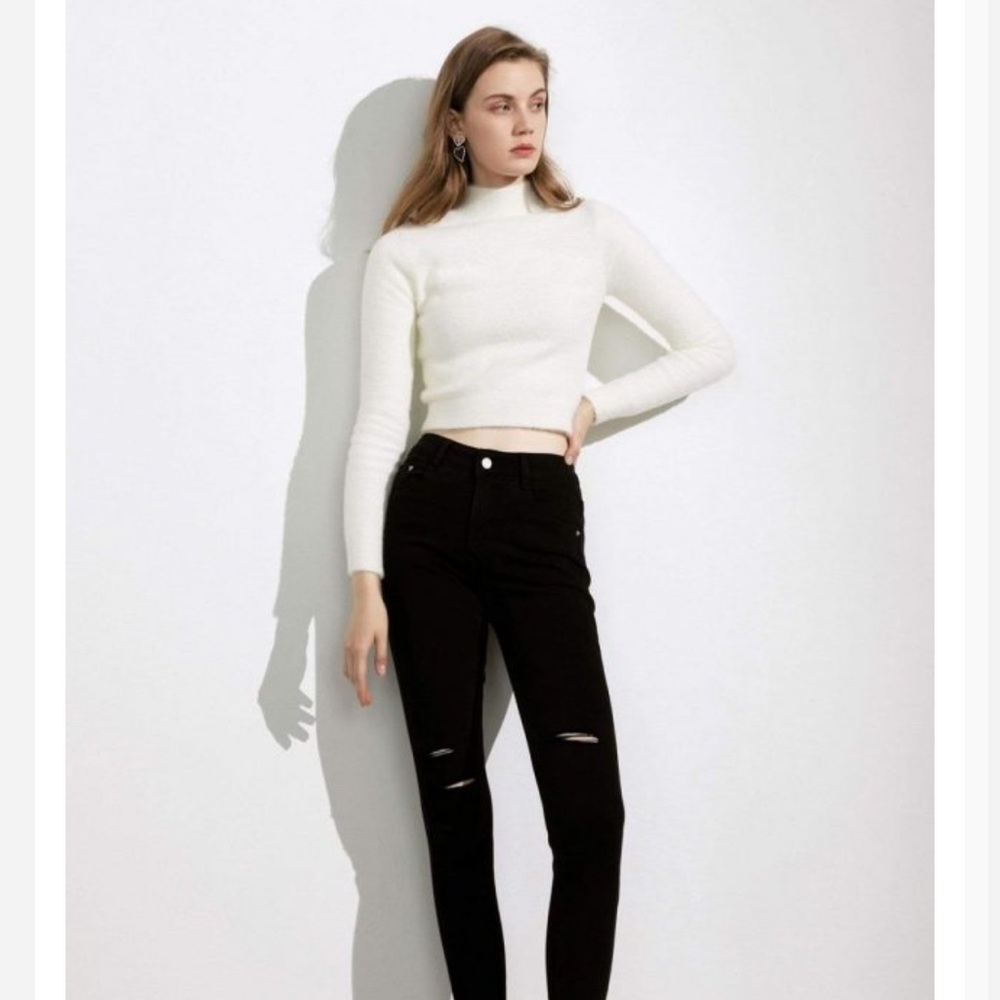 Brand new J.ING Basic White Turtleneck Sweater